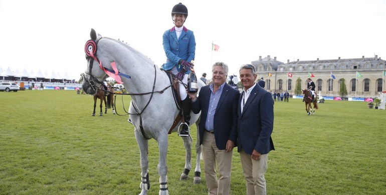 Luciana Diniz shows winning mood in Chantilly