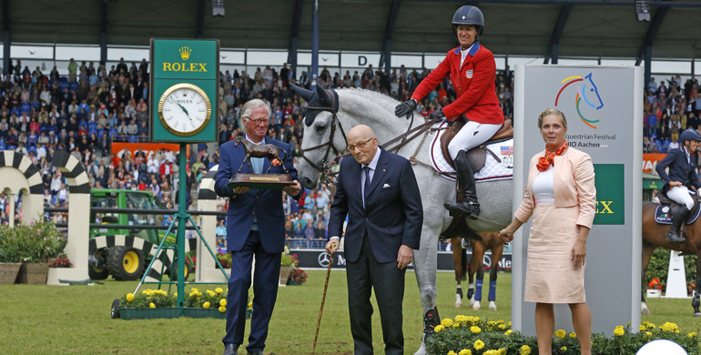 Laura Kraut awarded as Leading Rider in Aachen, Zeremonie Best Horse