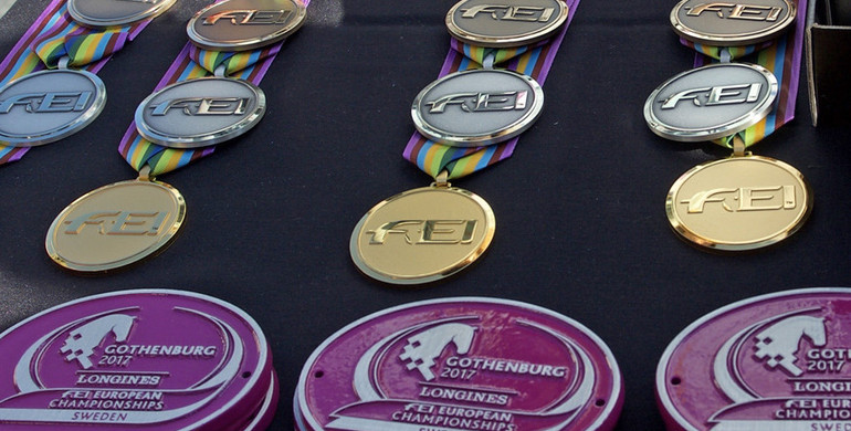 The WoSJ-team: Medals or money?