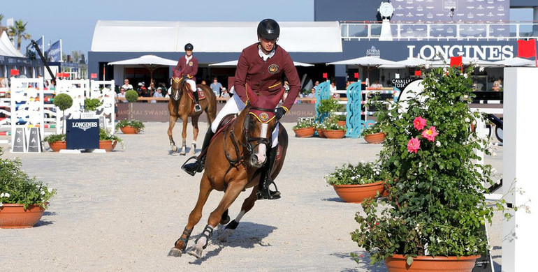 Swans sparkle in spectacular GCL of Saint-Tropez