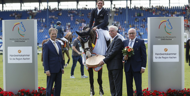 Darragh Kenny opens Wednesday with a win in Aachen