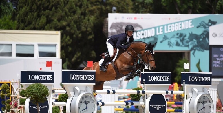 A double for Farrington, but Moya wins the big one on the opening day