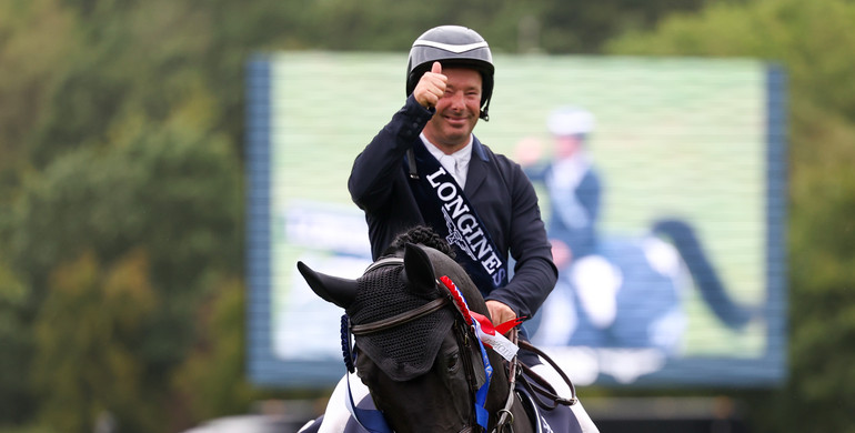 Robert Whitaker lands first Longines King George V Gold Cup