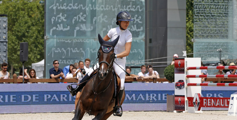 Lauren Hough takes the Prix Renault Kadjar in Paris