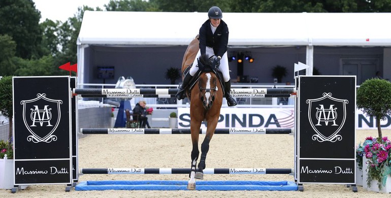 Home win for Laura Renwick in London