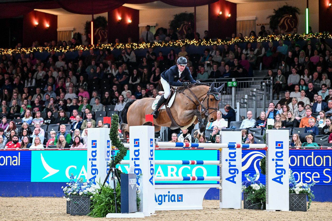 Mariano Martinez Bastida and Jup best in the CSI5*-W 1.60m London