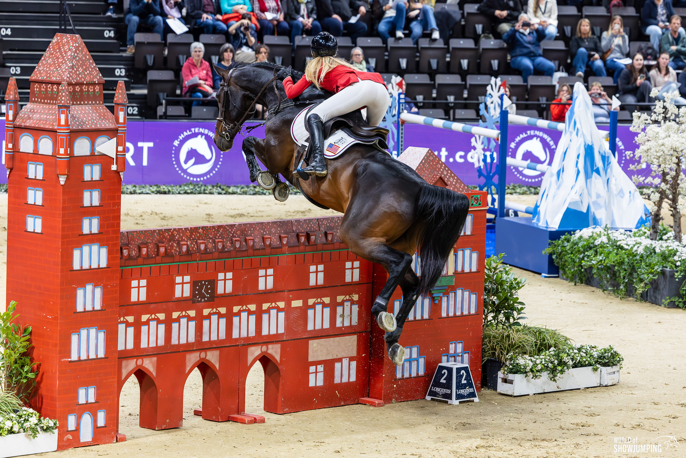 Highlights from the first round of the Longines FEI Jumping World