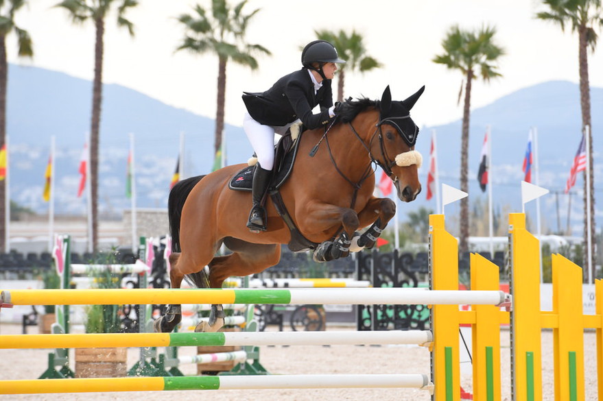 Formode Fjord straf The Next Generation: Julia Tops | World of Showjumping