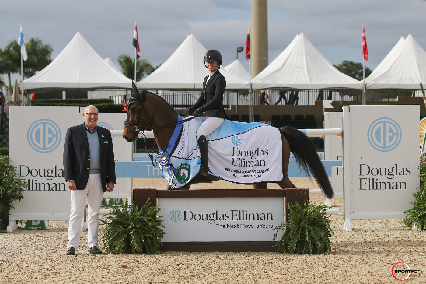 Sydney Shulman-Desiderio races to the top of the $37,000 Douglas